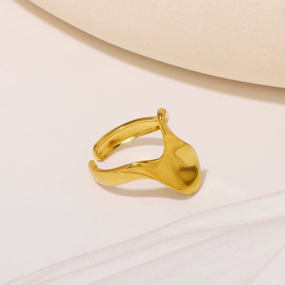 Wholesale Specialshaped Stainless Steel Ring With Twisted Pleated Design Antiallergic Geometric And Oval Pattern Electroplated Unisex