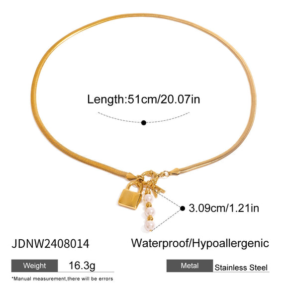 Wholesale Stainless Steel And Pearl Letter Pendant Necklace With Electroplating French Retro Style