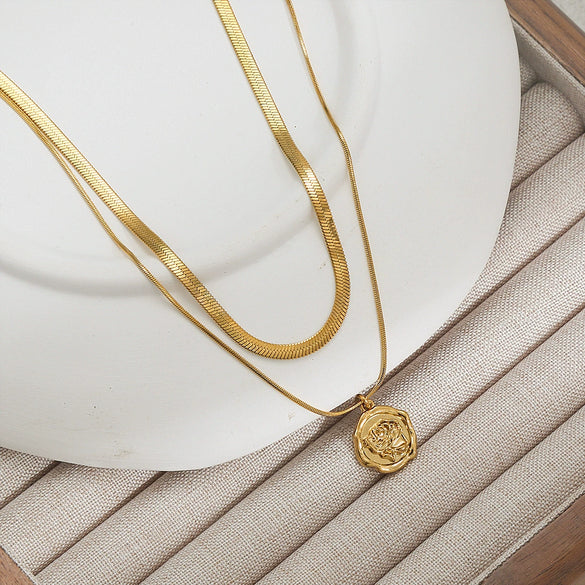 Wholesale Stainless Steel And Titanium Steel Blade Chain Double Layer Stacked Rose Short Necklace For Women With Gold Plated Electroplating