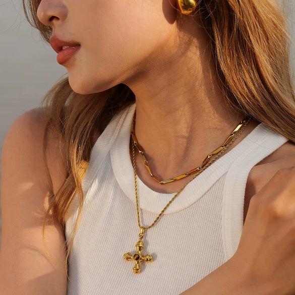 Wholesale Stainless Steel And Titanium Steel Geometric Cross Retro Court Style Women's Necklace With Electroplating