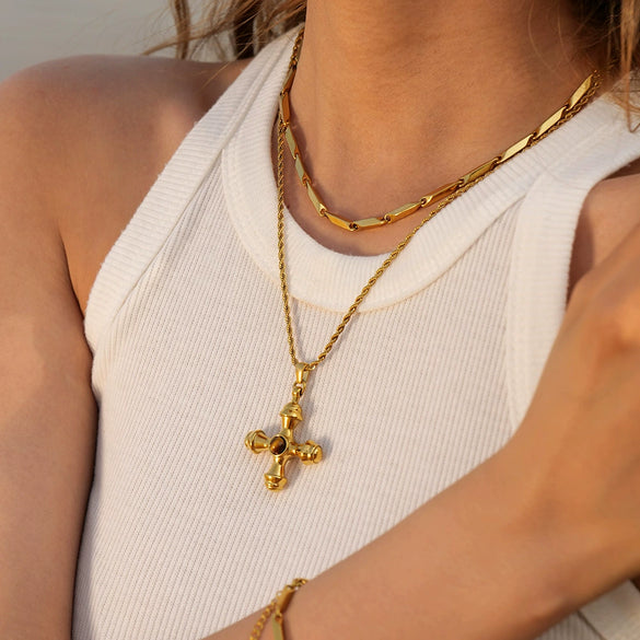 Wholesale Stainless Steel And Titanium Steel Geometric Cross Retro Court Style Women's Necklace With Electroplating