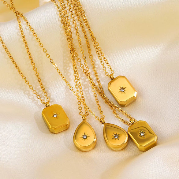 Wholesale Stainless Steel And Titanium Steel Geometric Eightpointed Star Necklace For Women With Electroplating Treatment And Cross Chain