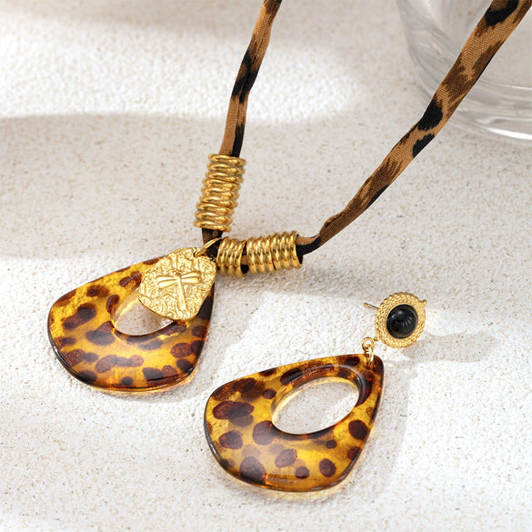 Wholesale Stainless Steel And Titanium Steel Leopard Print Electroplated Braided Rope And Sweater Chain Necklace For Women