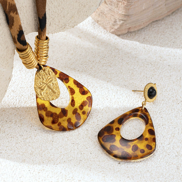 Wholesale Stainless Steel And Titanium Steel Leopard Print Electroplated Braided Rope And Sweater Chain Necklace For Women