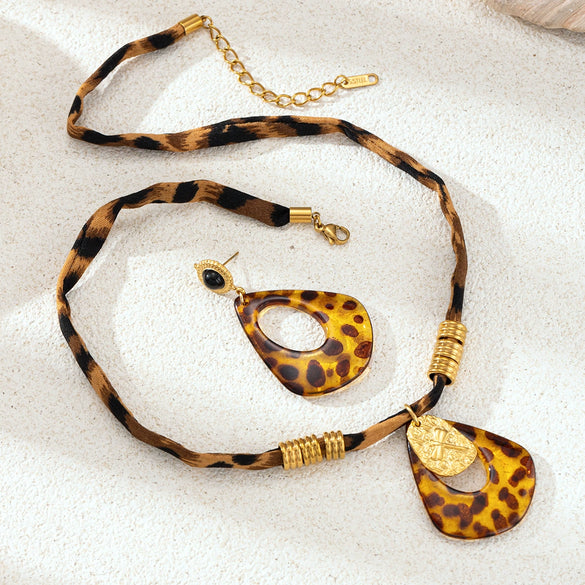 Wholesale Stainless Steel And Titanium Steel Leopard Print Electroplated Braided Rope And Sweater Chain Necklace For Women