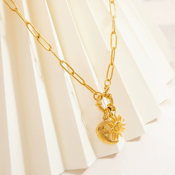 Wholesale Stainless Steel Clavicle Chain Necklace With Sunflower Moon Pendant Electroplated 18K Gold For Women Light Luxury Minimalist Style