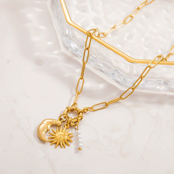 Wholesale Stainless Steel Clavicle Chain Necklace With Sunflower Moon Pendant Electroplated 18K Gold For Women Light Luxury Minimalist Style