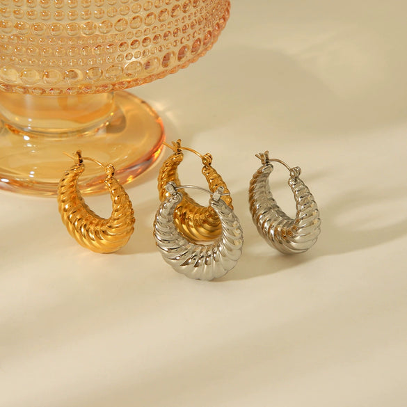 Wholesale Stainless Steel Croissant Earrings With Geometric Pattern And Electroplating Treatment