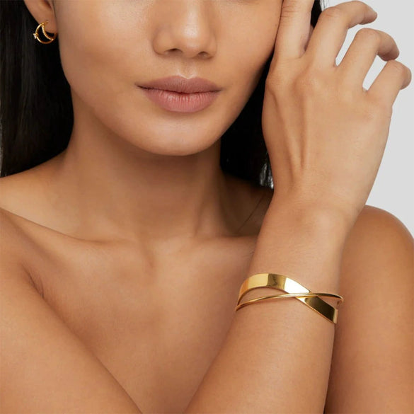 Wholesale Stainless Steel Cross Opening Bracelet With 18K Gold Electroplated Quiet Design And Geometric Style