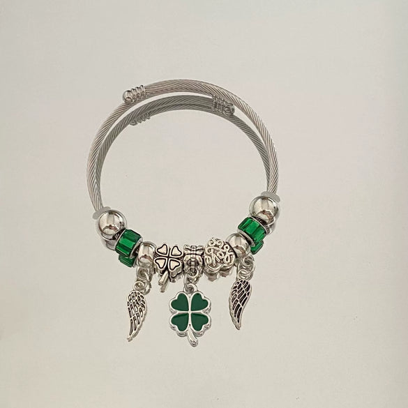 Wholesale Stainless Steel Electroplated Angel Wings Fourleaf Clover Pendant Beaded Bracelet With High Sense Design