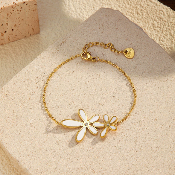 Wholesale Stainless Steel Electroplated Flower Necklace And Bracelet Set For Women