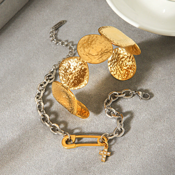 Wholesale Stainless Steel Electroplated Hammered Texture Geometric Open Paperclip Bracelet Jewelry Accessories