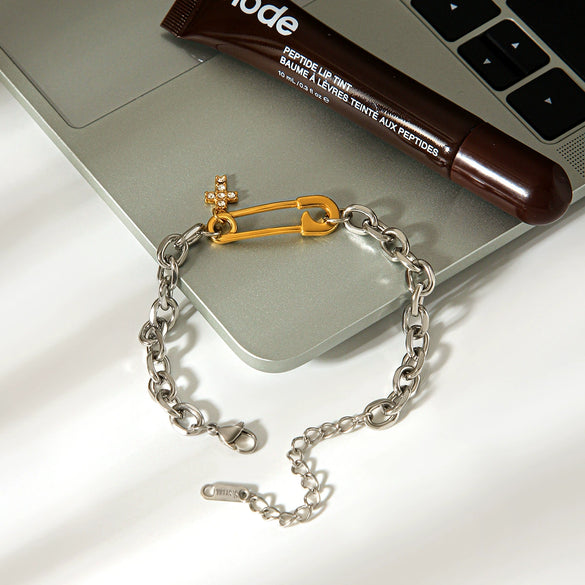 Wholesale Stainless Steel Electroplated Hammered Texture Geometric Open Paperclip Bracelet Jewelry Accessories