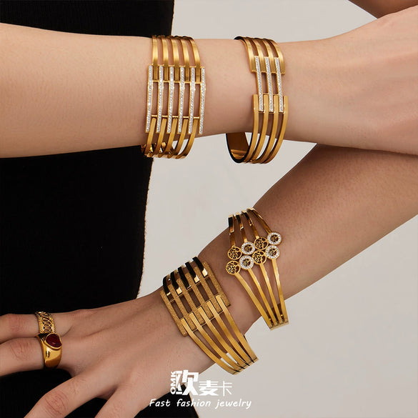 Wholesale Stainless Steel Electroplated Hollow Geometric Line Inlaid Mud Diamond Spring Open Bracelet