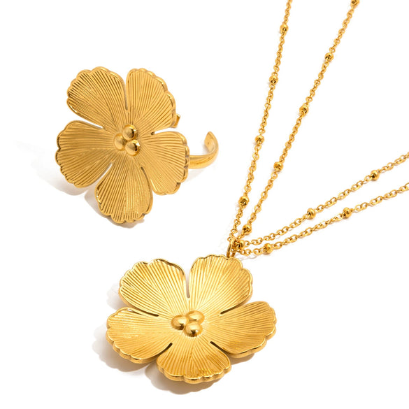 Wholesale Stainless Steel Electroplated 18K Gold Fivepetal Flower Necklace And Ring Set For Women