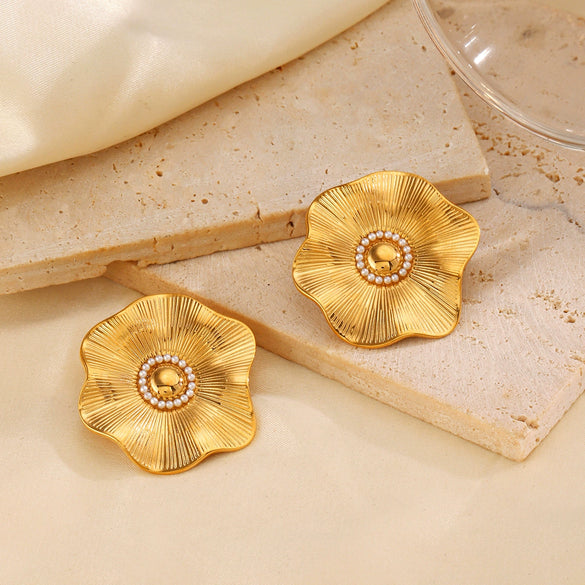 Wholesale Stainless Steel Floral Earrings With Pearl Inlaid And Electroplating Design For Women