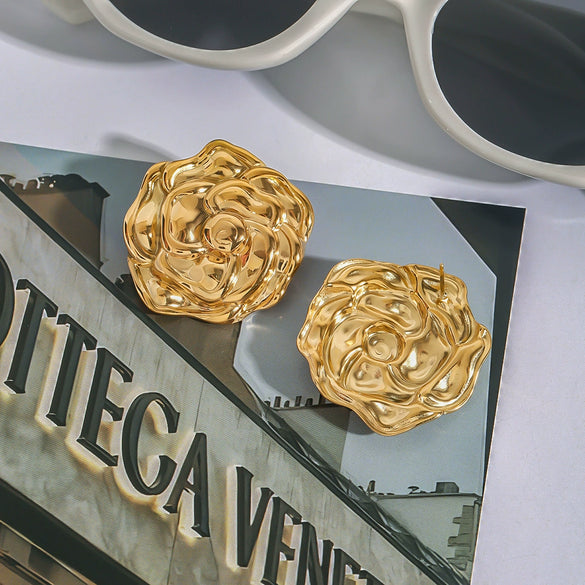 Wholesale Stainless Steel Flower Earrings With Retro Style And Geometric Pattern Electroplated