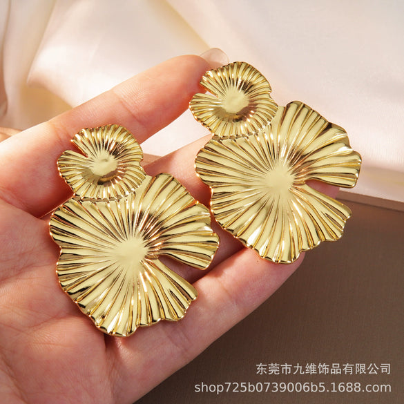Wholesale Stainless Steel Flower Leafshaped Carved Electroplated Women's Earrings