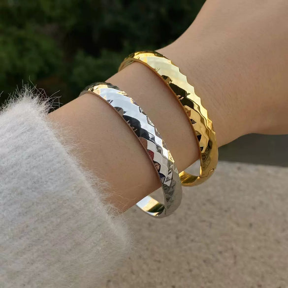 Wholesale Stainless Steel Flower Open Plain Rhombus Bracelet With Goldplated Electroplating Simple And Fashionable