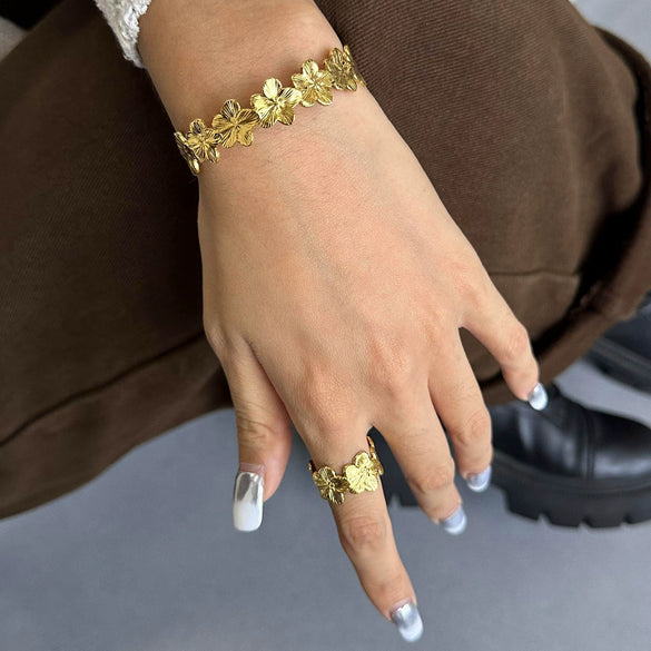 Wholesale Stainless Steel Flower Opening Bracelet With Electroplating Natural Style Hand Jewelry