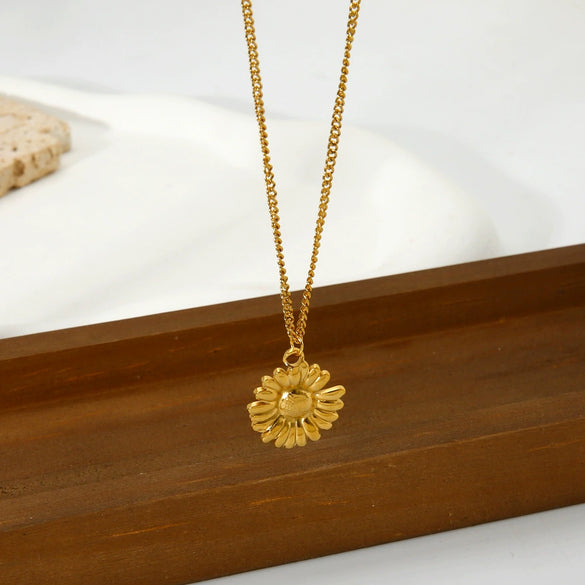 Wholesale Stainless Steel Flower Pattern Electroplated Pendant Necklace Unisex Jewelry