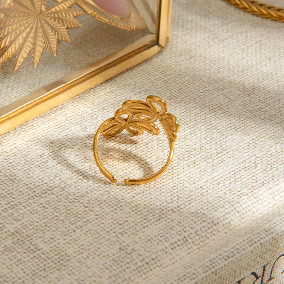 Wholesale Stainless Steel Flower Ring With Exaggerate Design And 18K Gold Plated Electroplating For Women