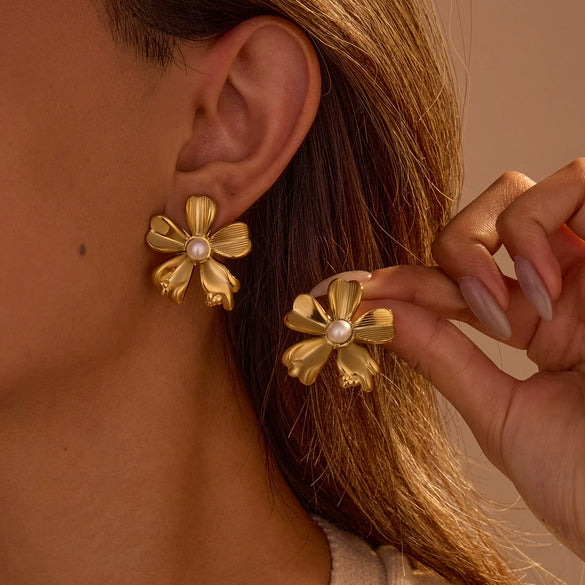 Wholesale Stainless Steel Flower Shape Fashion Retro Exaggerated Electroplated Women's Earrings