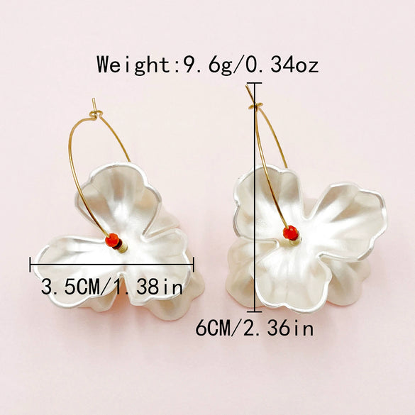 Wholesale Stainless Steel French Retro Flower Earrings With Imitation Shell And Electroplating Treatment