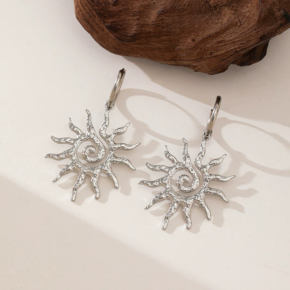 Wholesale Stainless Steel Geometric Hammered Spiral Sun Pendant Necklace And Ring Set For Women With Electroplating