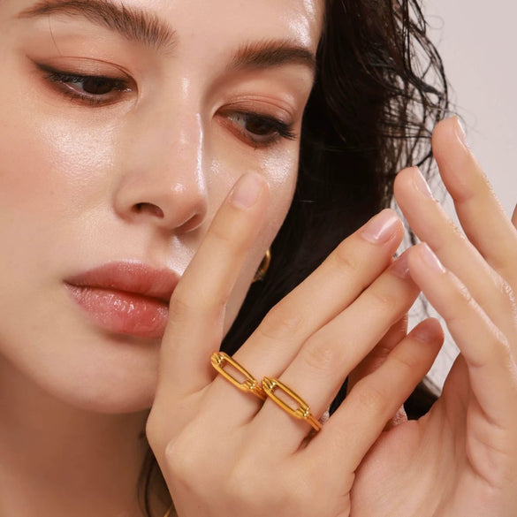 Wholesale Stainless Steel Geometric Hollow Light Luxury Ring With Pvd Electroplated Processing