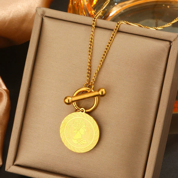 Wholesale Stainless Steel Geometric Light Luxury Electroplated Round Queen Head Portrait Pendant Necklace Jewelry Unisex