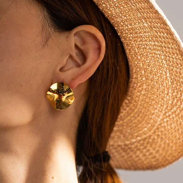 Wholesale Stainless Steel Geometric Pleated Round Curved Earrings For Women With Electroplating