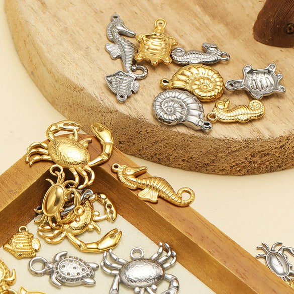 Wholesale Stainless Steel Gold Plated Crab Fish Animal Pendant For Sweater Bracelet Necklace Accessories With Shell Crab Pattern And Electroplating Process