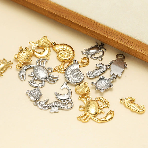 Wholesale Stainless Steel Gold Plated Crab Fish Animal Pendant For Sweater Bracelet Necklace Accessories With Shell Crab Pattern And Electroplating Process