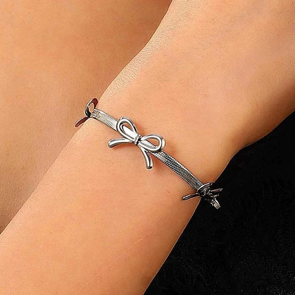 Wholesale Stainless Steel Gold Plated Frosted Animal Zodiac Butterfly Pendant Snake Bone Chain Necklace For Women