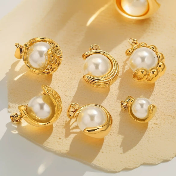 Wholesale Stainless Steel Goldplated Cshaped Imitation Pearl Pendant Jewelry