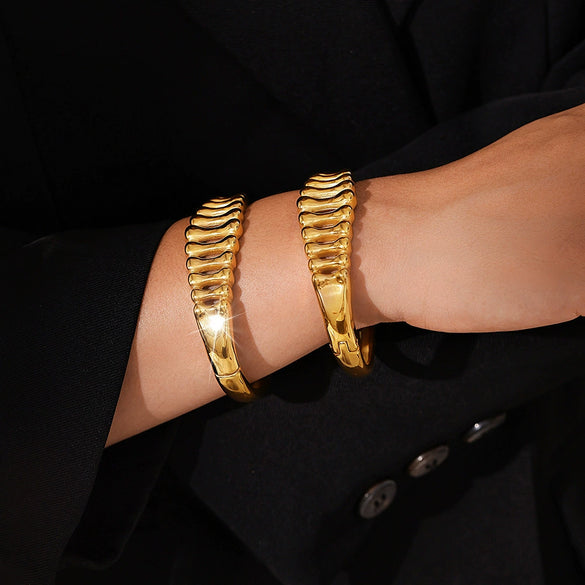 Wholesale 316L Stainless Steel Goldplated Hollow Bracelet With Fishbone Pattern And Geometric Style