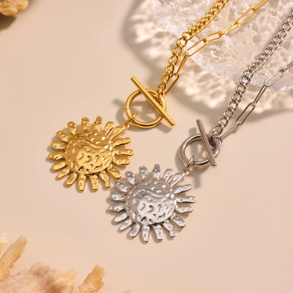 Wholesale 316L Stainless Steel Hammered Geometric And Sunflower Buckle Necklace For Women With Electroplating Light Luxury Style