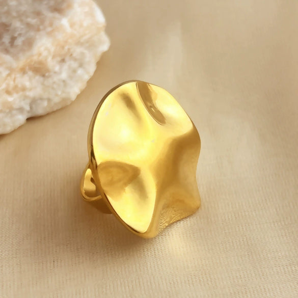 Wholesale Stainless Steel Heart Geometric Retro Ring 18K Gold Plated