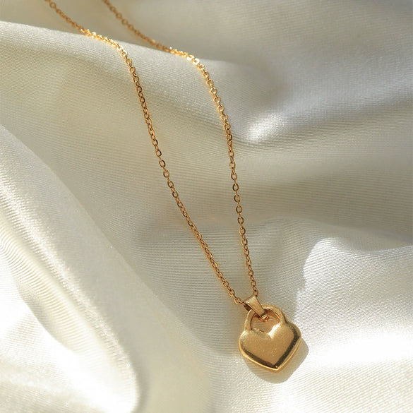 Wholesale Stainless Steel Heart Shape Pendant Necklace For Women Electroplated Fashion Trend Clavicle Chain