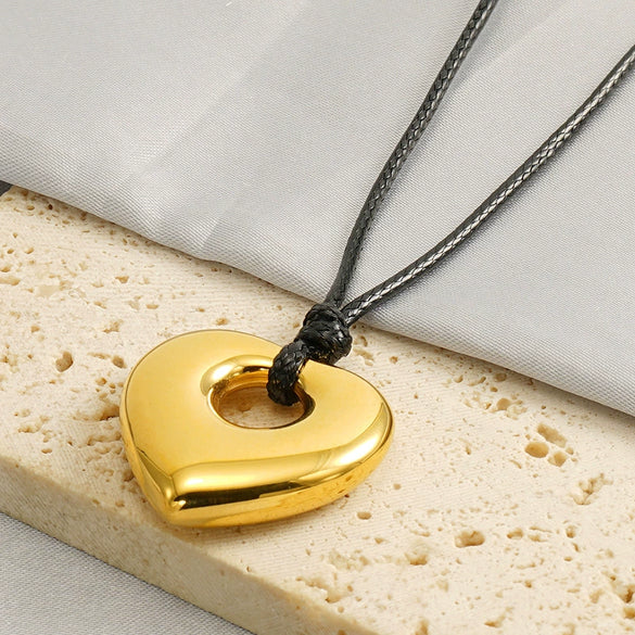 Wholesale Stainless Steel Heart Shape Pendant Necklace With Black Wax Rope And Electroplating