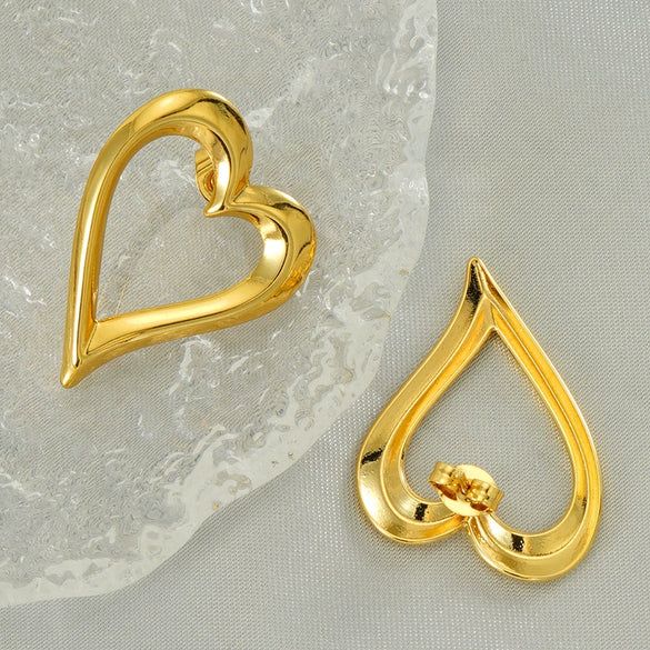 Wholesale Stainless Steel Heartshaped Electroplated Fashion Retro Women's Earrings