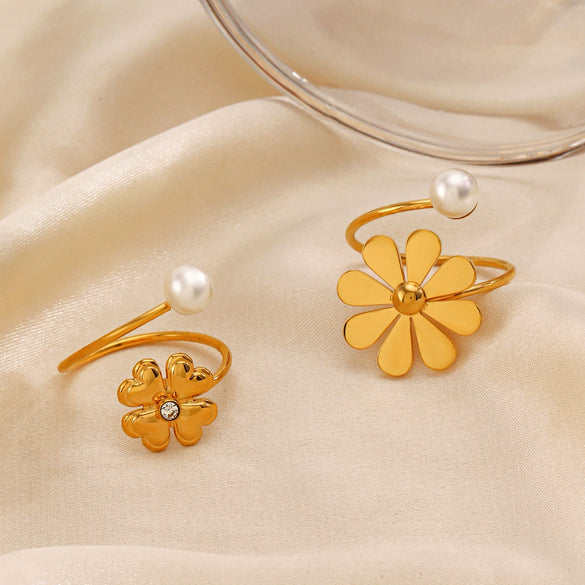 Wholesale Stainless Steel Heartshaped Flower Ring With Electroplating For Women