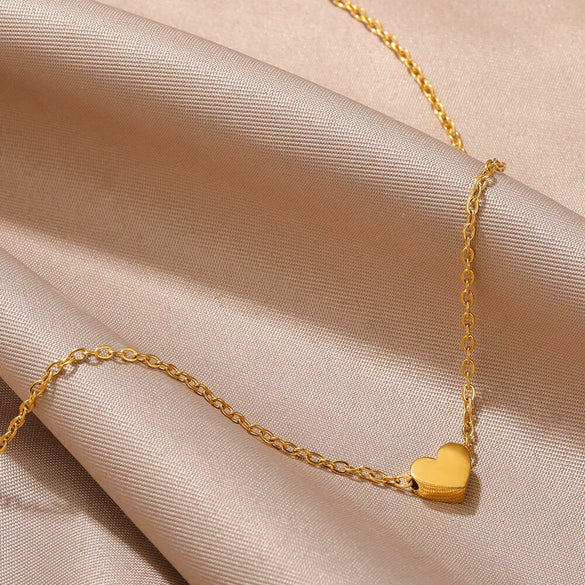 Wholesale Stainless Steel Heartshaped Geometric Pendant Necklace With Electroplating Treatment And Snake Bone Chain
