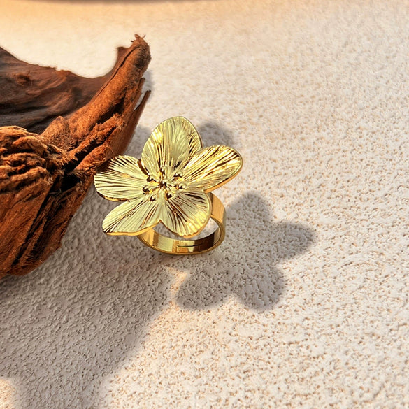 Wholesale Stainless Steel Jewelry With Petal Shape Retro Animal Pattern Electroplating For Women