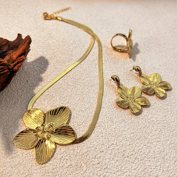 Wholesale Stainless Steel Jewelry With Petal Shape Retro Animal Pattern Electroplating For Women