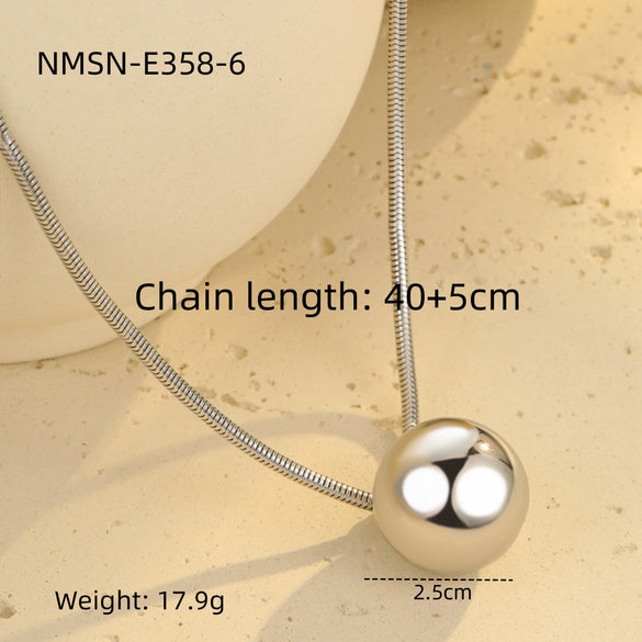 Wholesale Stainless Steel 18K Electroplated Geometric Heart Star Snake Bone Pendant Clavicle Necklace For Women Light Luxury Niche Design