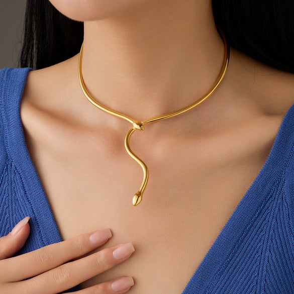 Wholesale Stainless Steel 18K Gold Electroplated Snakeshaped Pendant Necklace For Women Fashion Style With Animal Zodiac Pattern