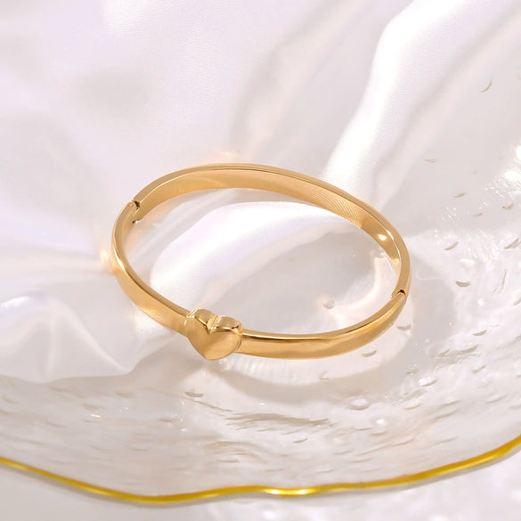 Wholesale Stainless Steel 18K Gold Plated Love Shaped Minimalist Three Dimensional All Match Bracelet With Vacuum Plating In 18K Furnace