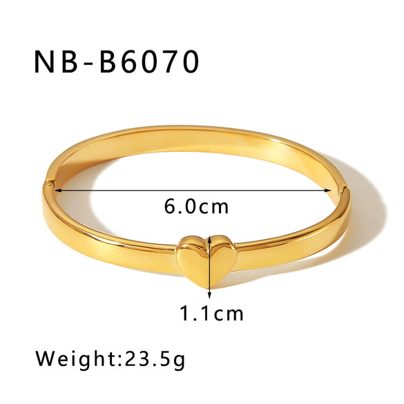 Wholesale Stainless Steel 18K Gold Plated Love Shaped Minimalist Three Dimensional All Match Bracelet With Vacuum Plating In 18K Furnace